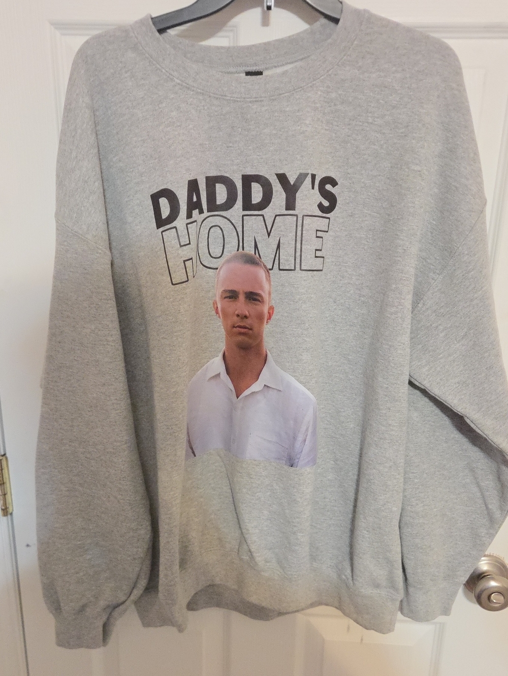 Gildan Gray Crewneck Sweatshirt with 'Daddy's Home' Graphic